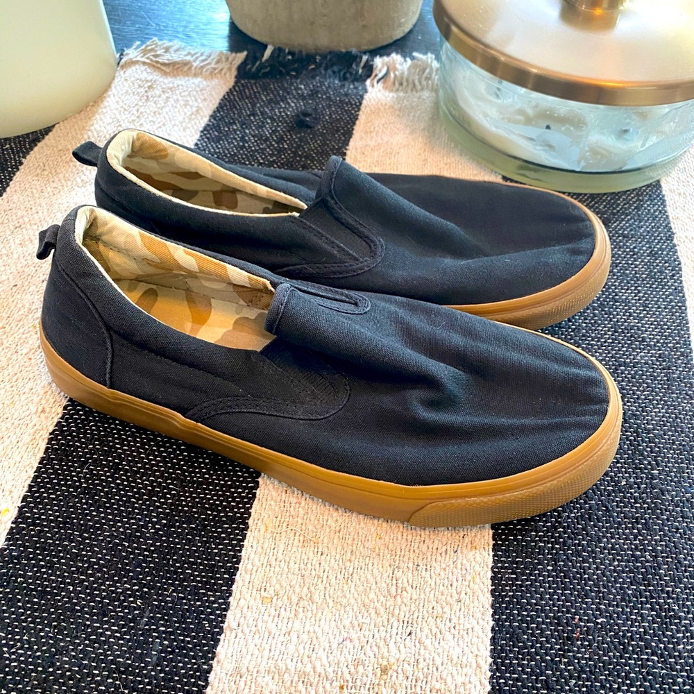 Old Navy Boys Black and Tan Slip on Sneakers size 6